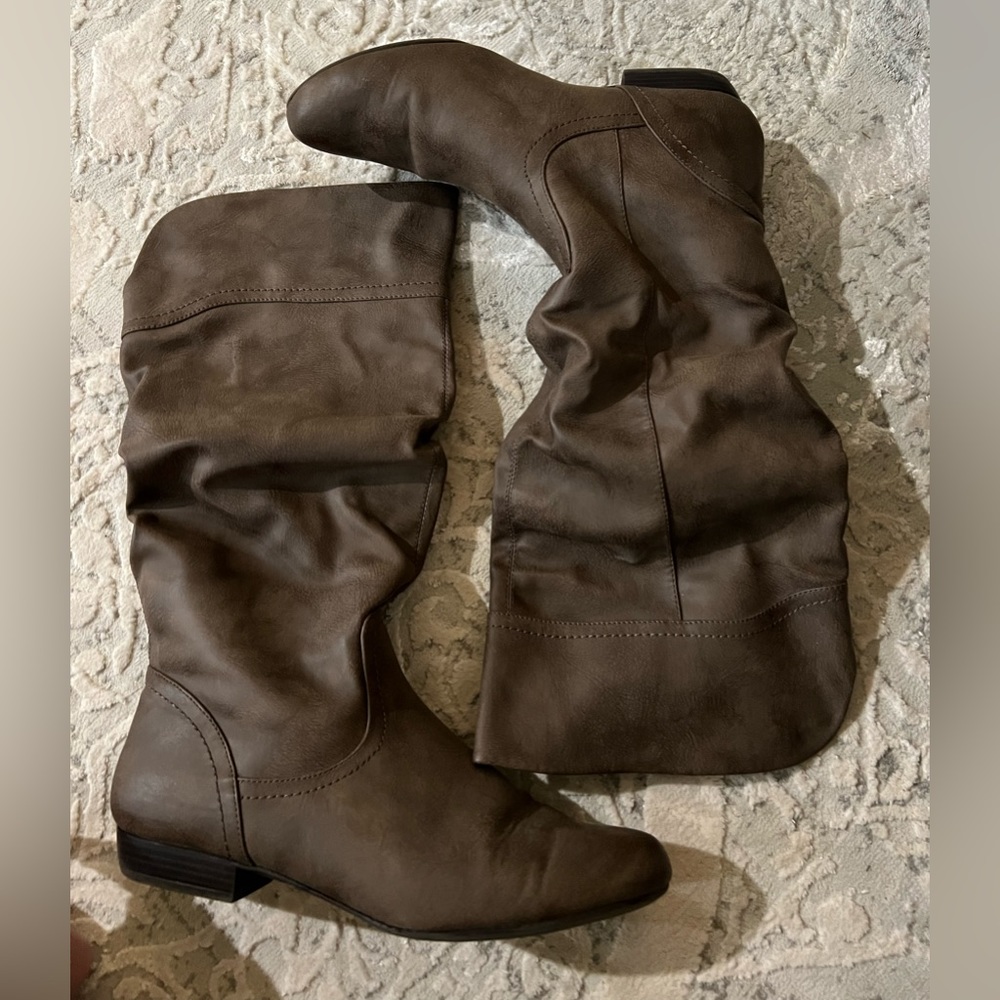 Boots size 10
